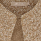 MARTA DU CHATEAU Marta du Chateau dam stickad väst MdcCapella 7600 Knit Vest Camello4