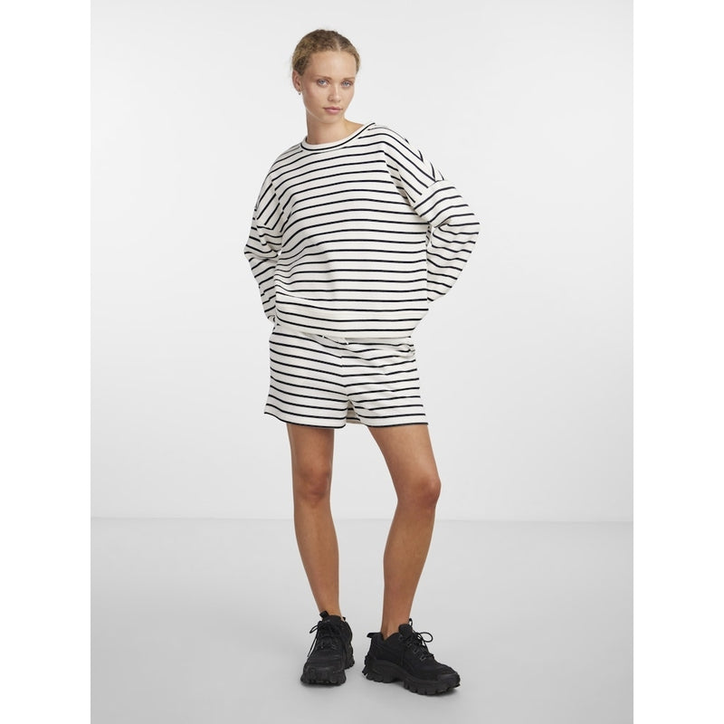 PIECES PCCHILLI dam shorts PCCHILLI Restudsalg Cloud Dancer Stripes BLACK
