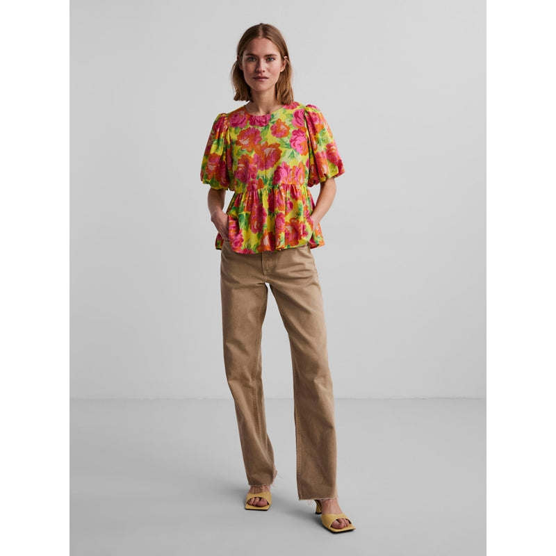PIECES PIECES X DITTE ESTRUP PCASTA 2/4 TOP D2D Restudsalg Golden Kiwi Flower