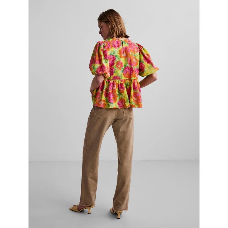 PIECES PIECES X DITTE ESTRUP PCASTA 2/4 TOP D2D Restudsalg Golden Kiwi Flower