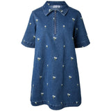PIECES PIECES dam klänning PCFLORA Dress Medium Blue Denim WHITE FLOWER EMBROIDE