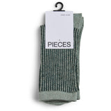 PIECES PIECES dam strumpor PCSEBBY Socks Castor gray stripes darkest spruce