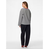PIECES PIECES dam topp PCSADIE Blouse Cloud Dancer BLACK W FLAME SCARLET NECKLINE