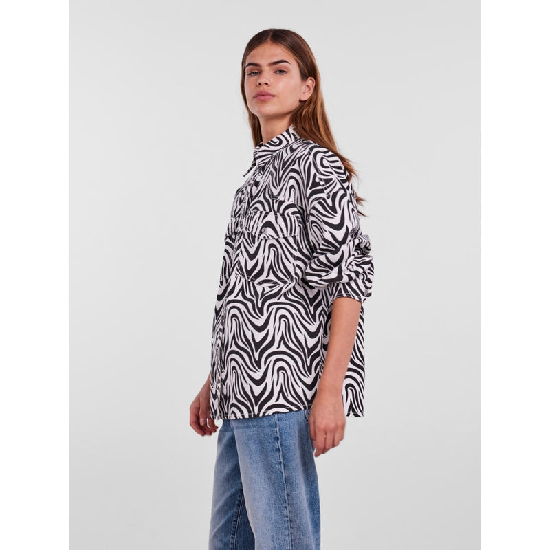 PIECES Pieces denim skjorta PCNURSEL Restudsalg Bright White Black Zebra