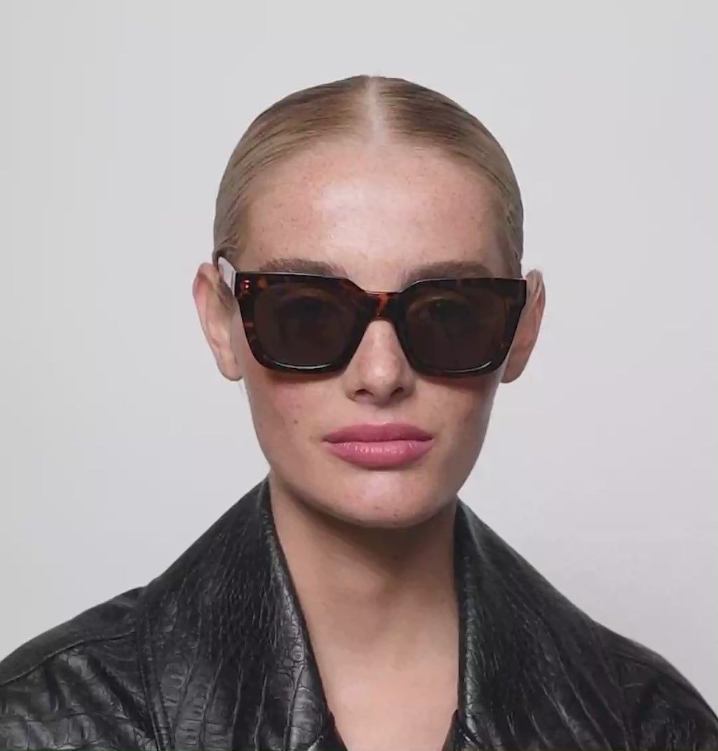 A. KJÆRBEDE A.Kjærbede solglasögon Nancy Sunglasses Demi Tortoise
